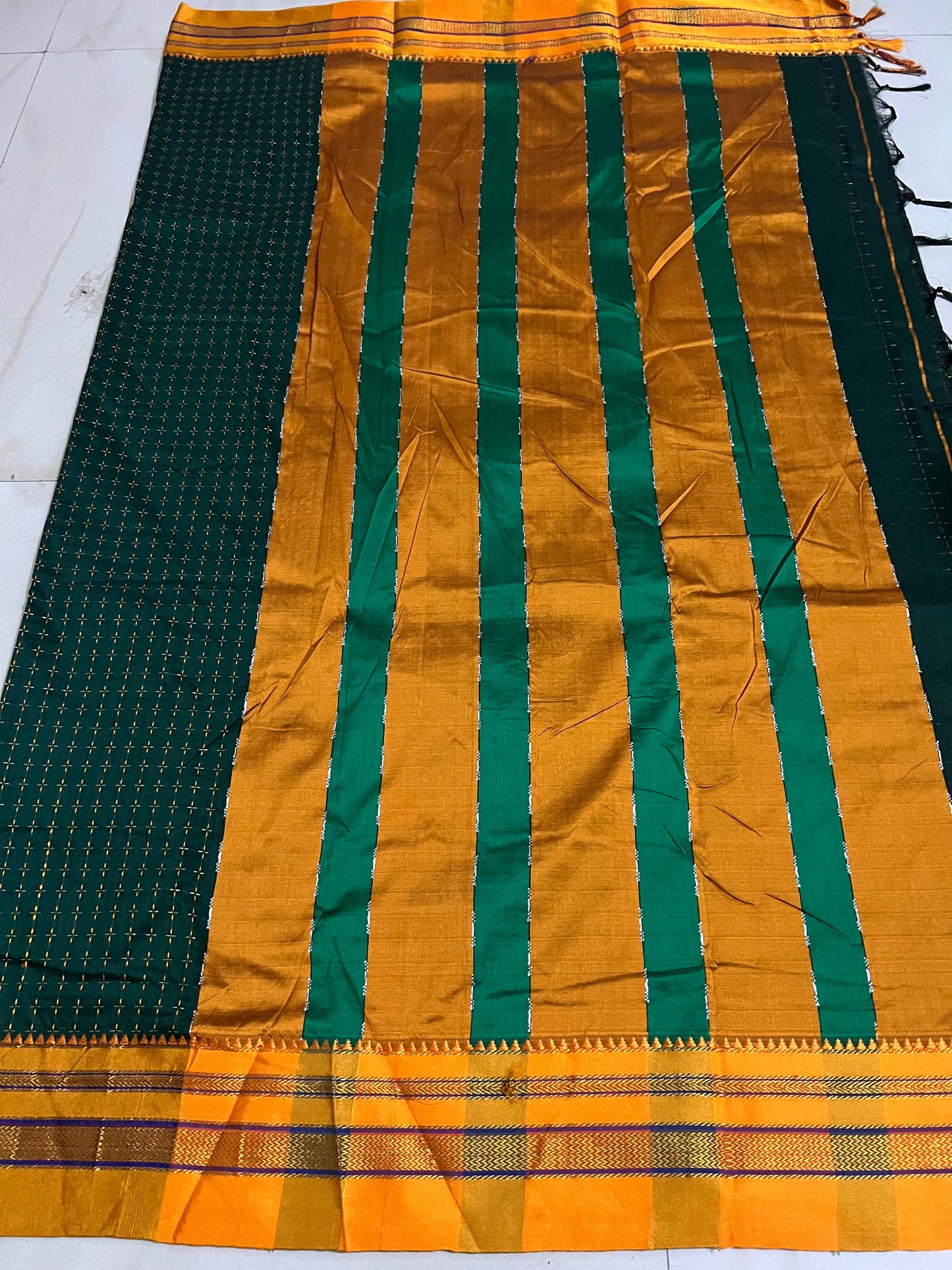 Dark green Star Plus Narayanpeth Cotton Saree | With Unstitched Blouse Piece For Women