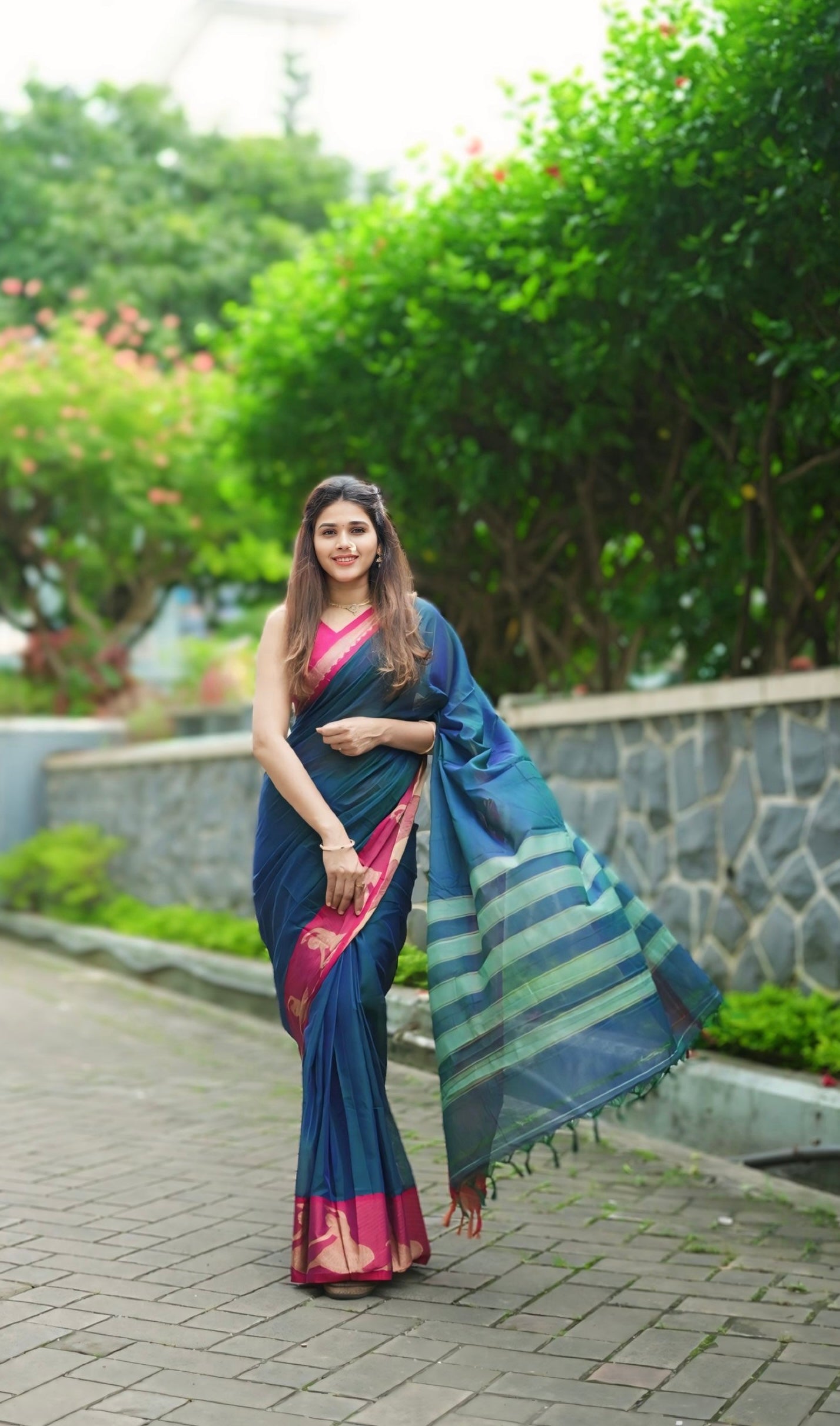 Deep blue kalastree Narayanpeth Cotton Saree | With Unstitched Blouse Piece For Women