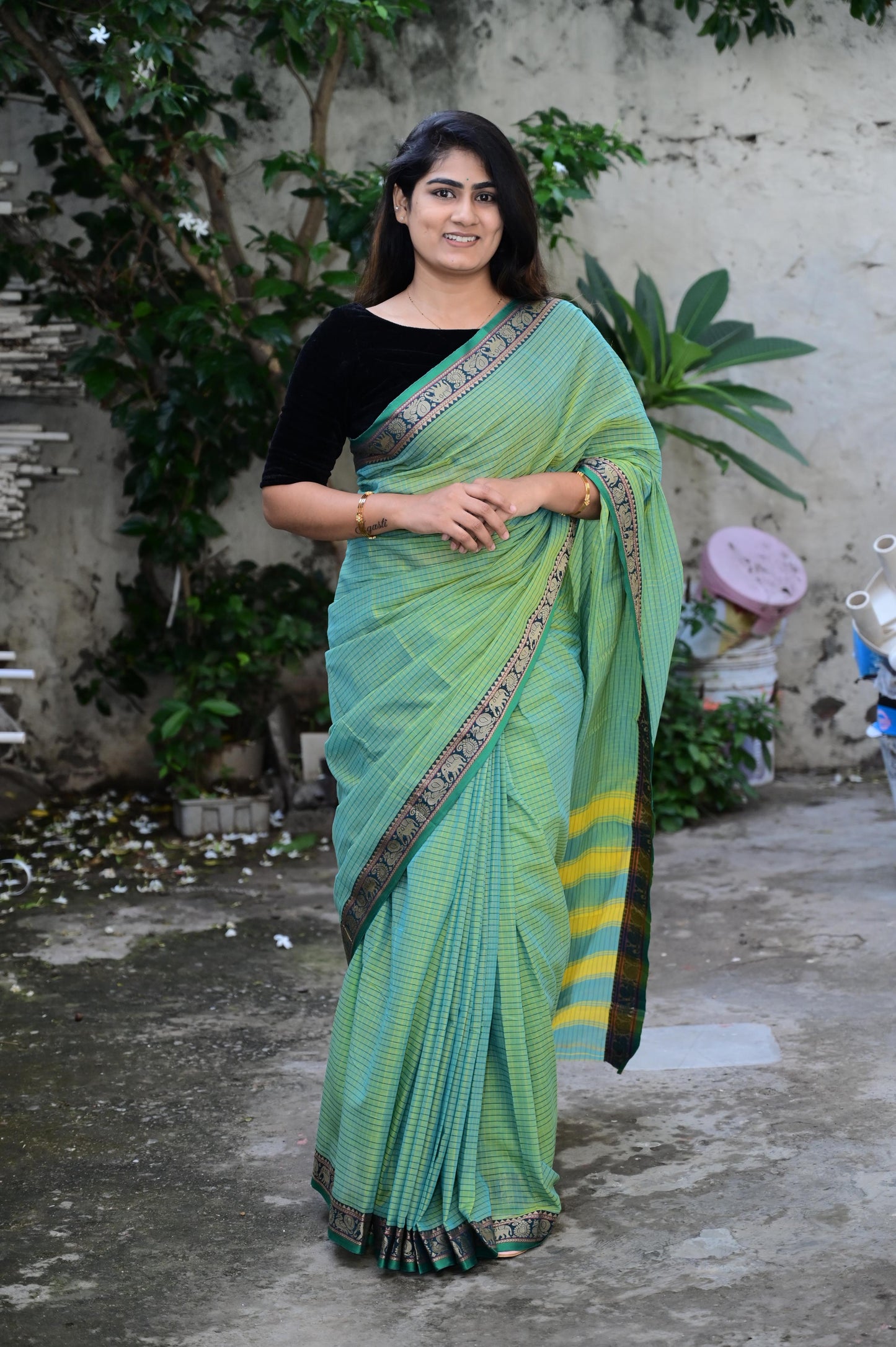 Dual Shade green Veda Narayanpeth Cotton Saree | With Unstitched Blouse Piece For Women